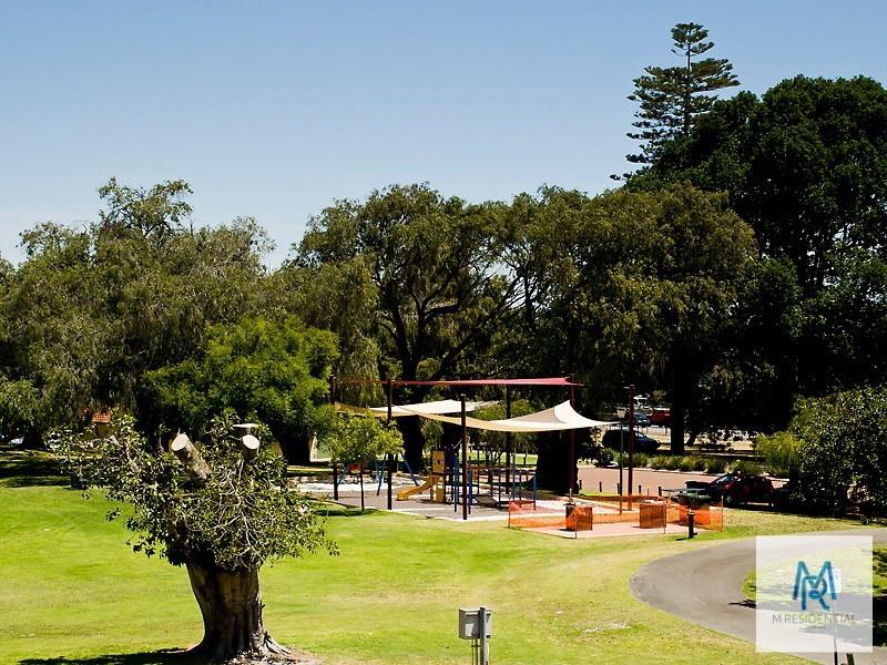 21/4 Comer Street, Como WA 6152