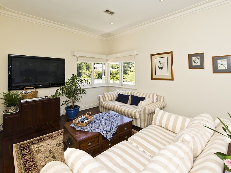 69 Hobbs Ave, Como WA 6152