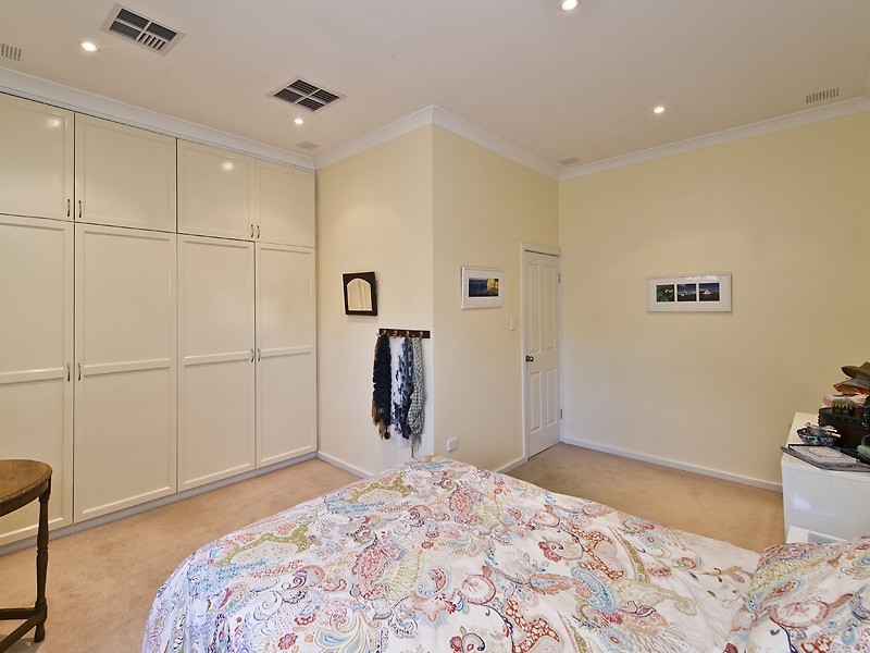 69 Hobbs Ave, Como WA 6152