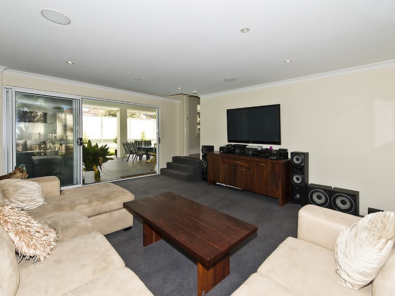 69 Hobbs Ave, Como WA 6152