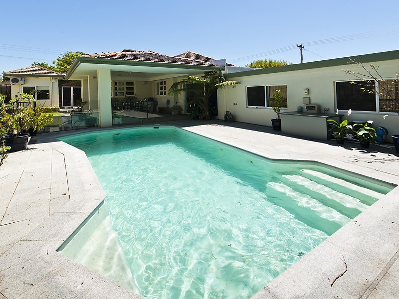 69 Hobbs Ave, Como WA 6152