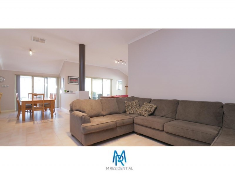 9 Hogg Avenue, Salter Point WA 6152