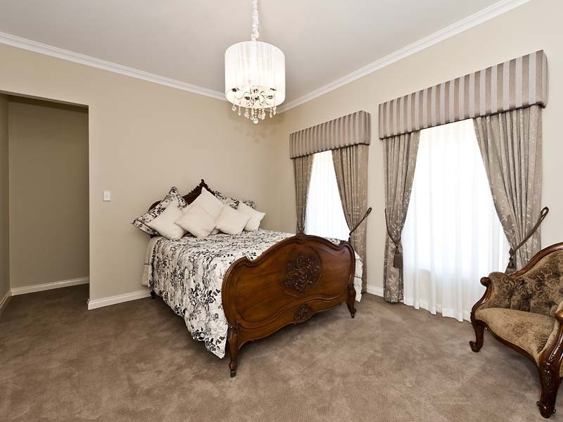 18 Tauman Loop, Guildford WA 6055