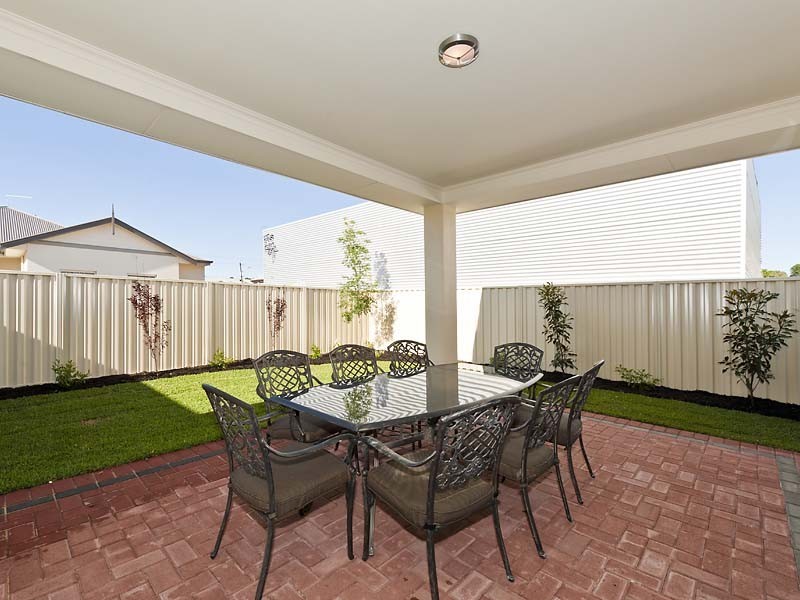 18 Tauman Loop, Guildford WA 6055