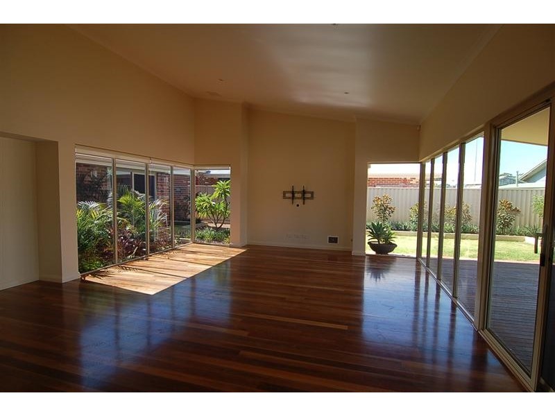 12 Tauman Loop, Guildford WA 6055