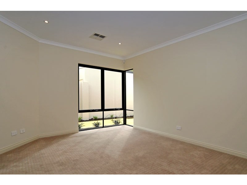 13 Houston Avenue, Dianella WA 6059