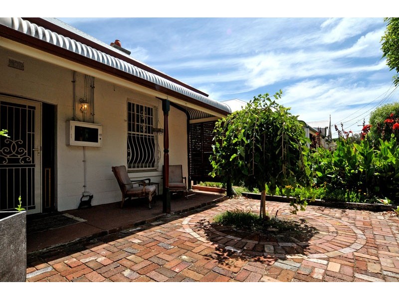 8 Byers Road, Midland WA 6056