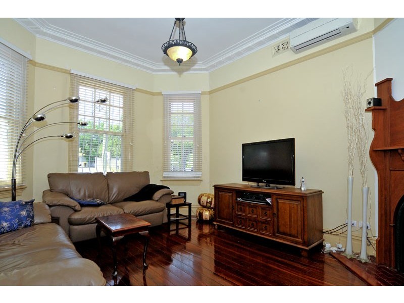 8 Byers Road, Midland WA 6056