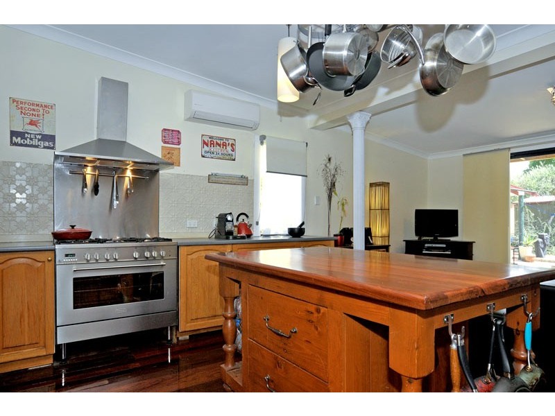 8 Byers Road, Midland WA 6056