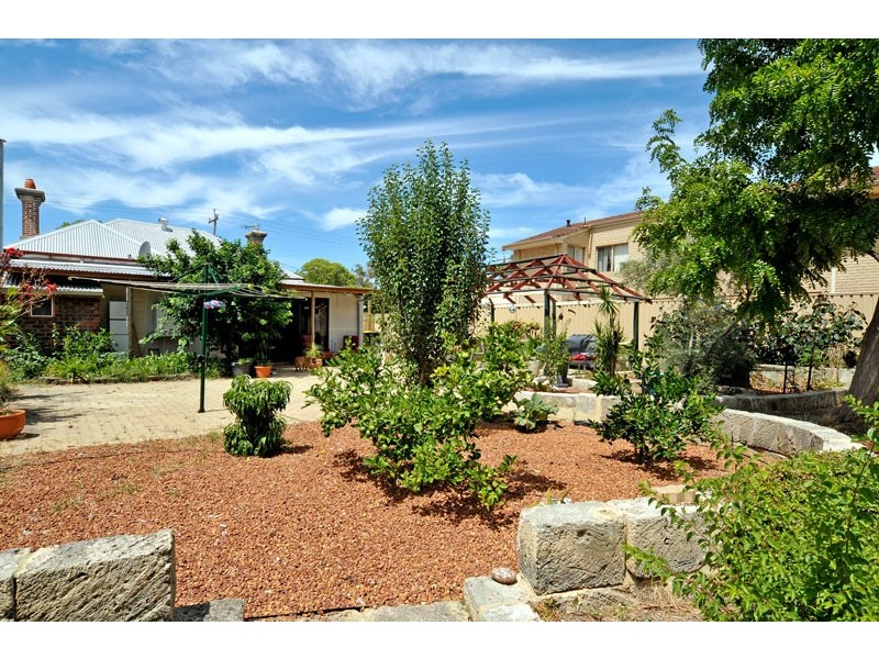 8 Byers Road, Midland WA 6056