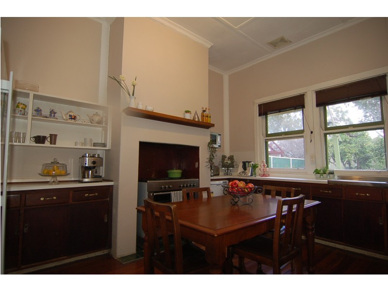 7 Peel Street, Guildford WA 6055