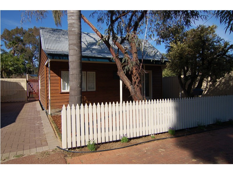 16 Bertie Street, Guildford WA 6055