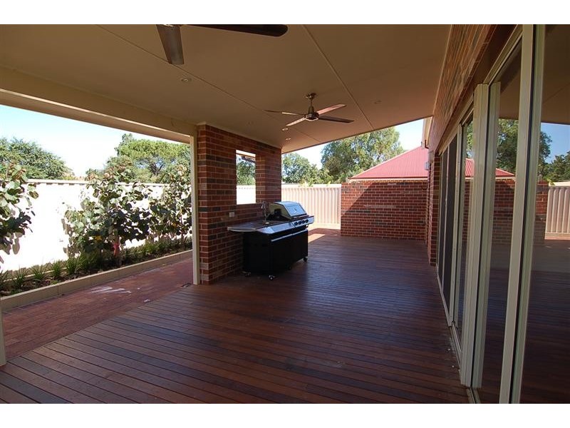 12 Tauman Loop, Guildford WA 6055
