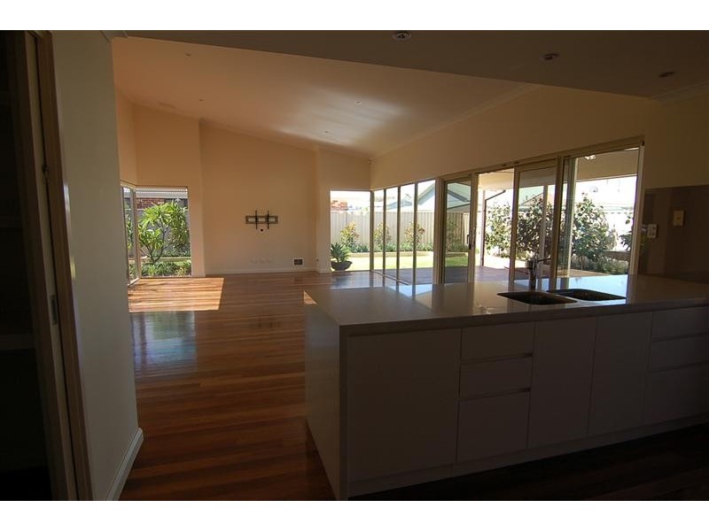 12 Tauman Loop, Guildford WA 6055