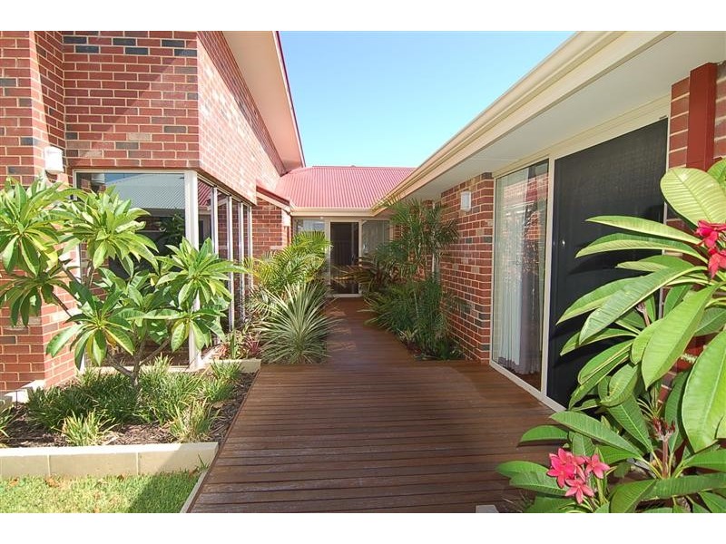 12 Tauman Loop, Guildford WA 6055