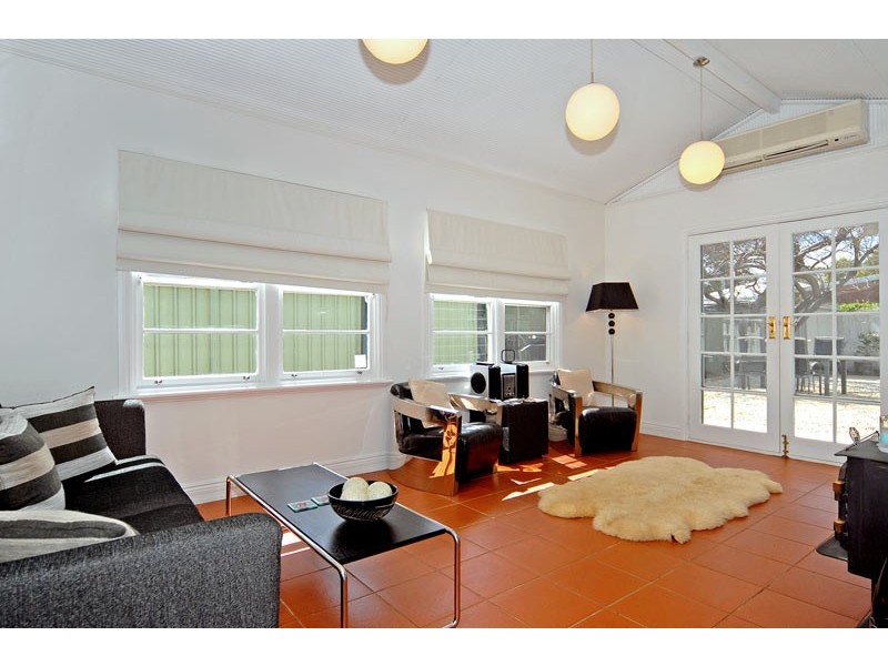 4 Bertie Street, Guildford WA 6055