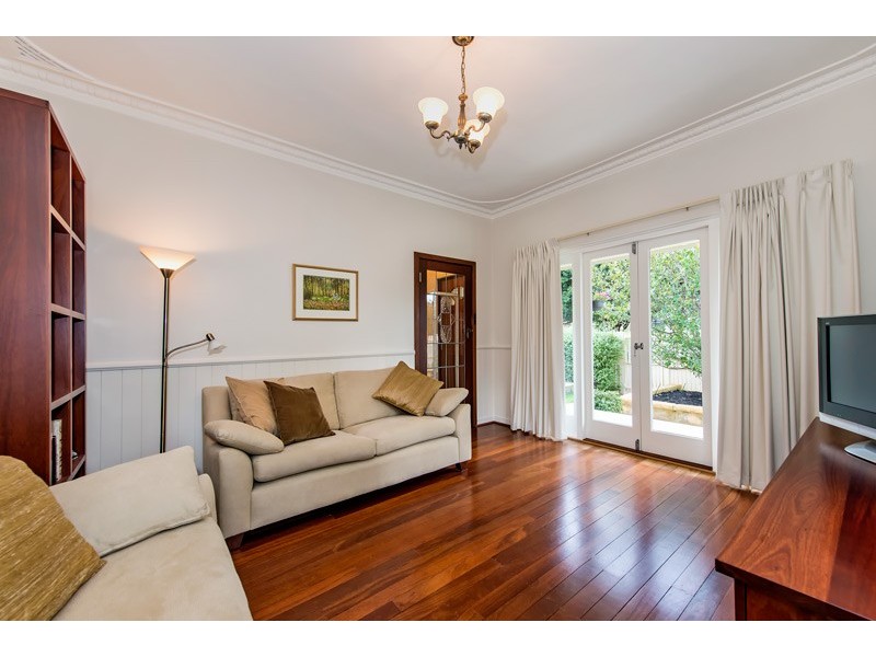 44 Swan Street, Guildford WA 6055