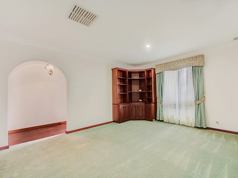 16 Faulkner Way, Eden Hill WA 6054