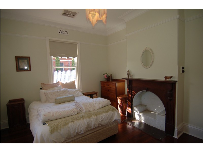 60 East Street, Guildford WA 6055