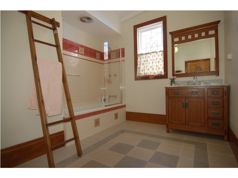 60 East Street, Guildford WA 6055