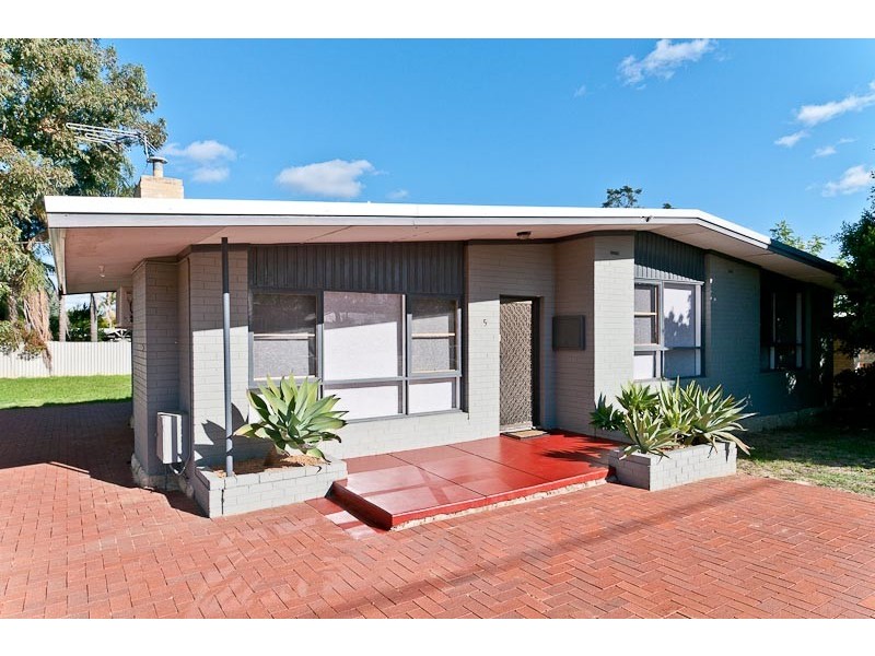 5 Connaught st, Forrestfield WA 6058