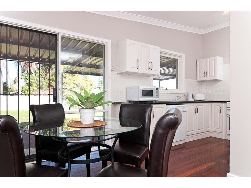 5 Connaught st, Forrestfield WA 6058