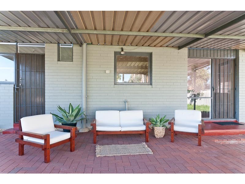 5 Connaught st, Forrestfield WA 6058