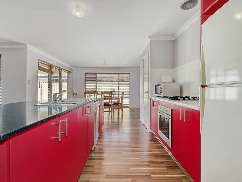 11 Kylee Close, South Guildford WA 6055