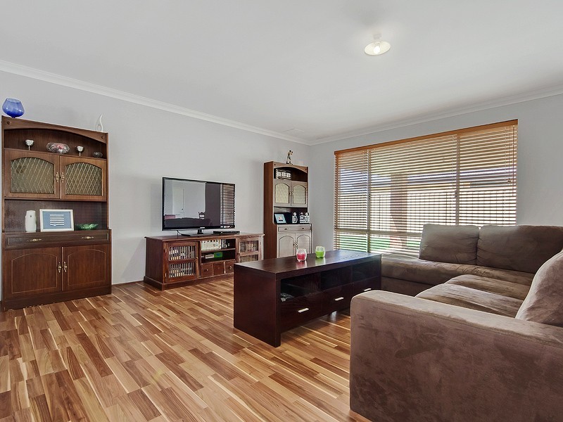 11 Kylee Close, South Guildford WA 6055