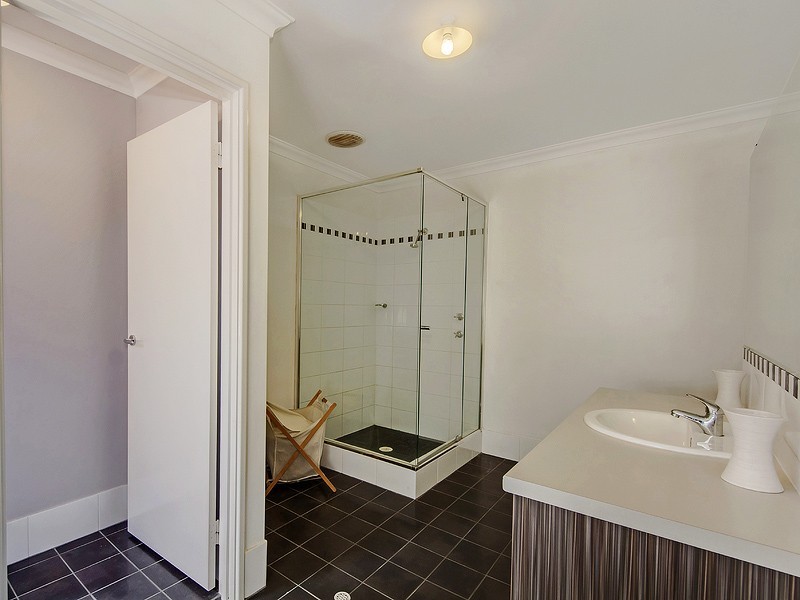 11 Kylee Close, South Guildford WA 6055