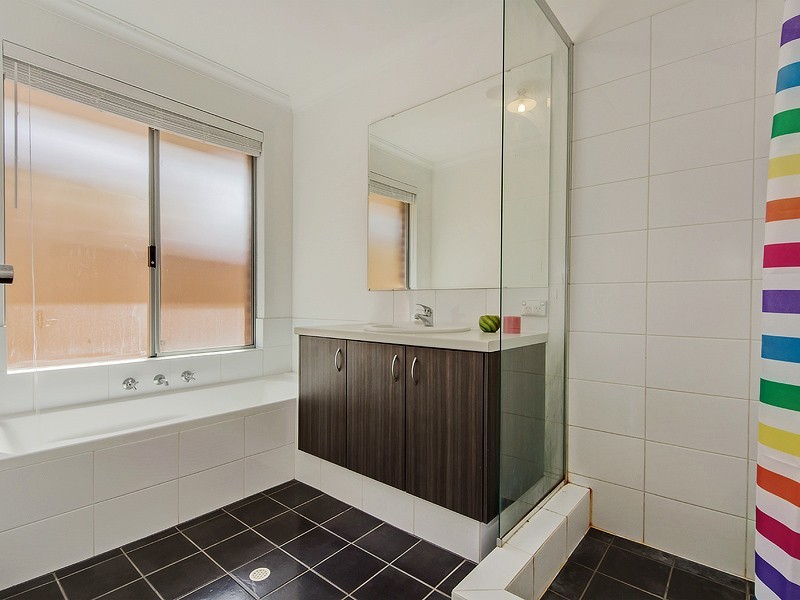 11 Kylee Close, South Guildford WA 6055