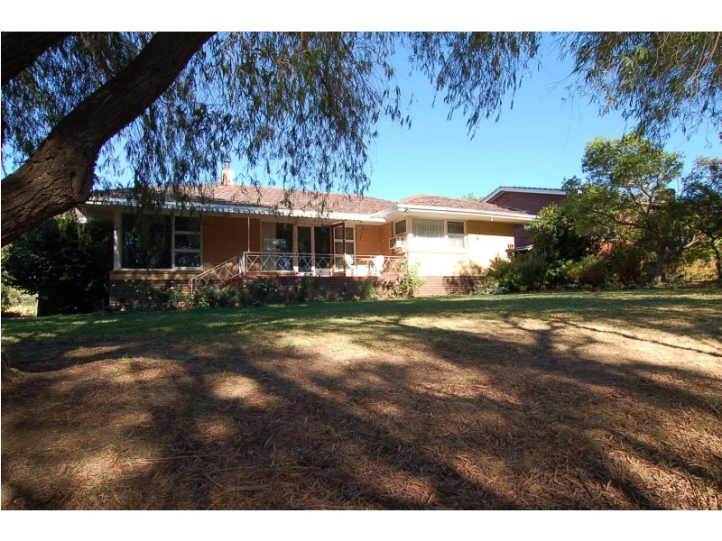 1 Daylesford Road, Bassendean WA 6054