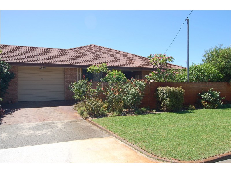 39 Hamilton St,, Bassendean WA 6054