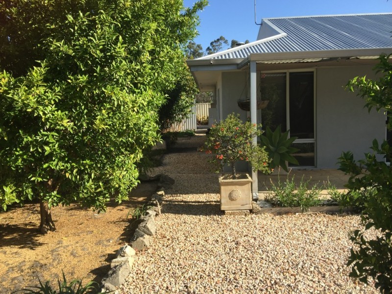 92 Buckingham Rd, Swan View WA 6056