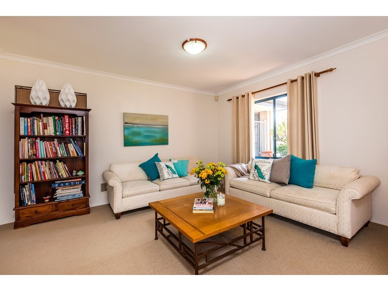 8 Houghton Close, South Guildford WA 6055