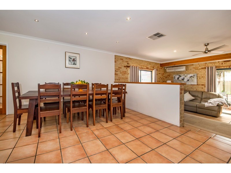 8 Houghton Close, South Guildford WA 6055