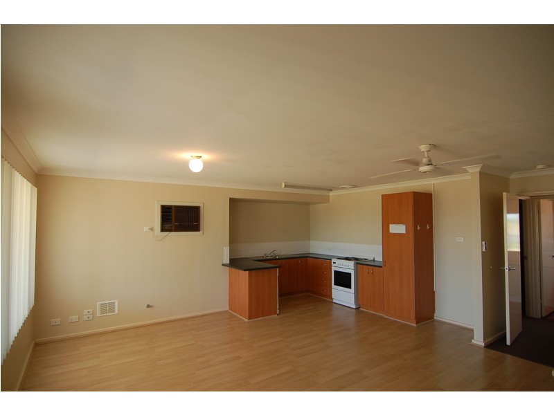 24/11 Elvire Street, Viveash WA 6056