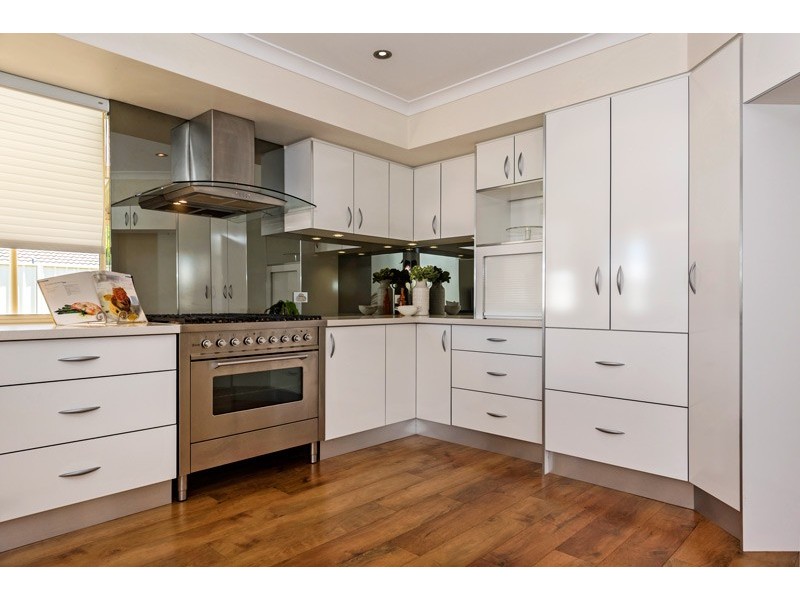 12 Janeville Place, South Guildford WA 6055