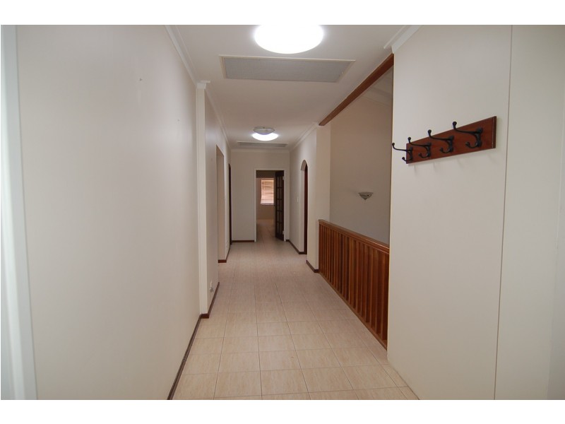16 Nuttfield Street, Bayswater WA 6053