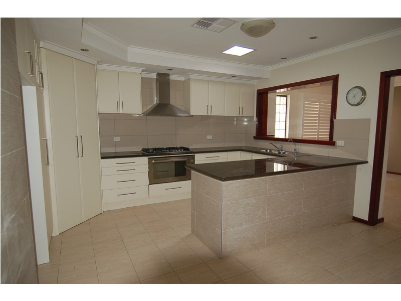 16 Nuttfield Street, Bayswater WA 6053