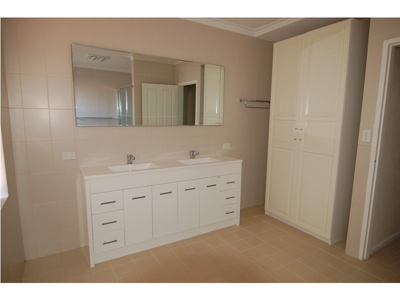 16 Nuttfield Street, Bayswater WA 6053