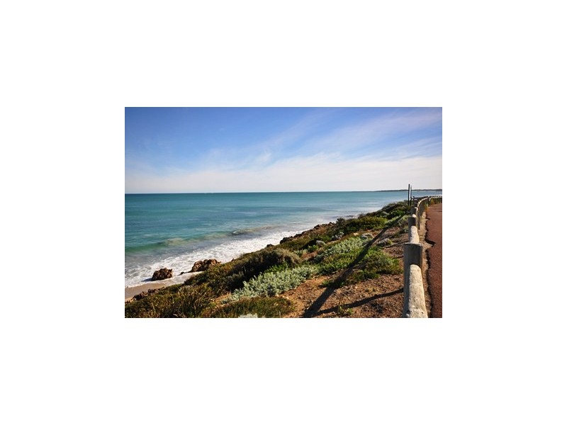 70 Arnott St, Trigg WA 6029