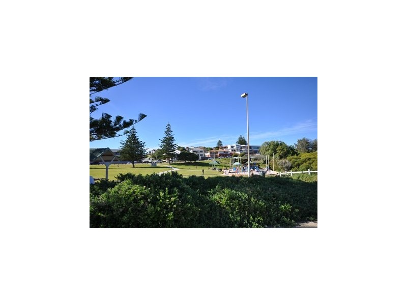 70 Arnott St, Trigg WA 6029