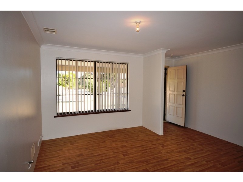 27 Oakleaf Cir, Mirrabooka WA 6061