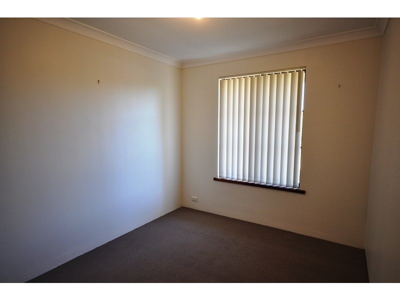 27 Oakleaf Cir, Mirrabooka WA 6061