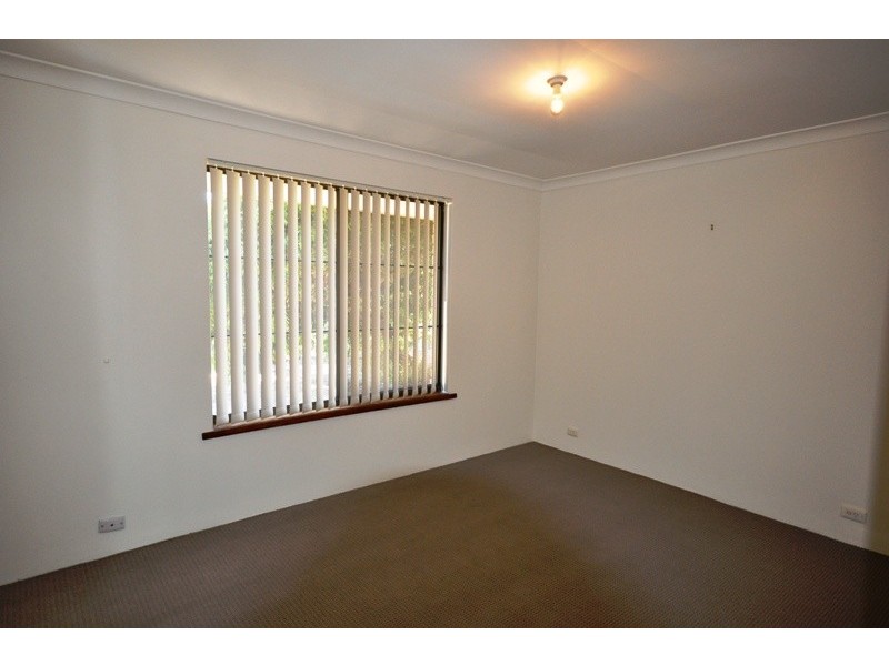 27 Oakleaf Cir, Mirrabooka WA 6061