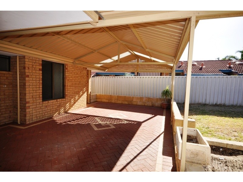 27 Oakleaf Cir, Mirrabooka WA 6061