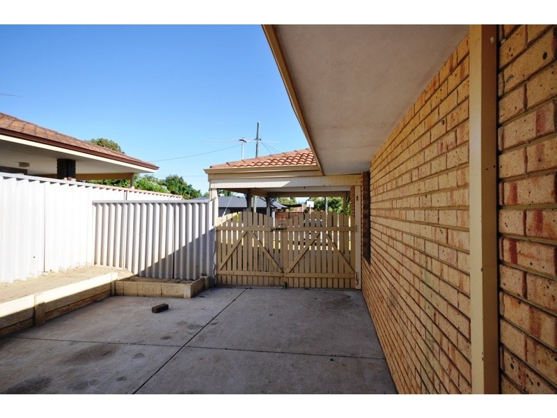 27 Oakleaf Cir, Mirrabooka WA 6061