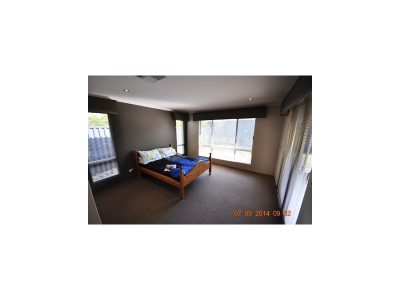 35 Dulegal Way, Aveley WA 6069