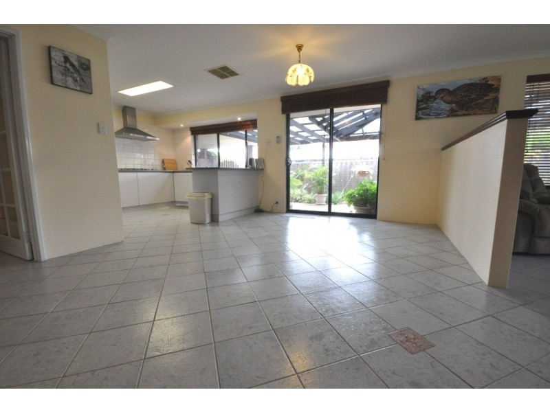 41 Mallina Circuit, Carramar WA 6031